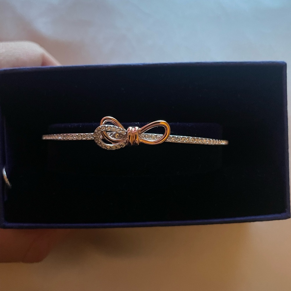 Swarovski Lifelong Bow Bangle